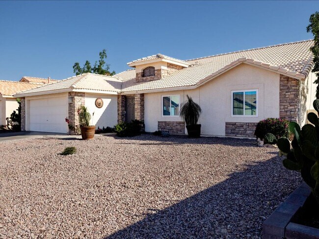 Building Photo - 4 Bedroom, 2 Bathroom
