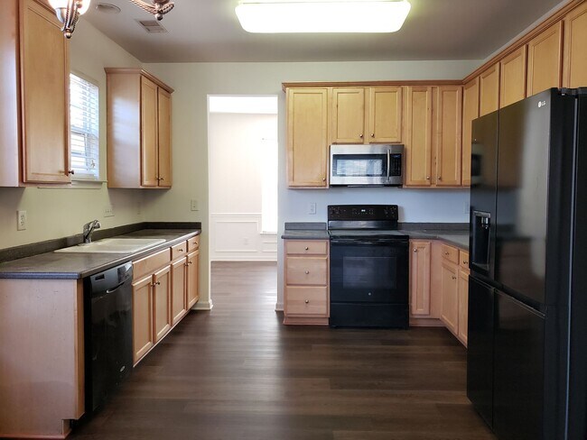 Foto del edificio - 5 bedroom home in Carrington Ridge