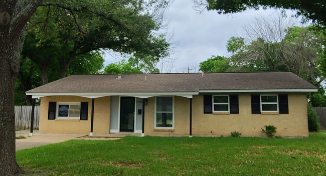 Building Photo - 8202 Parkdale Cove