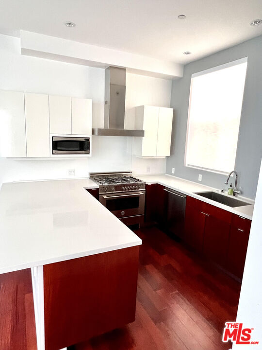 Foto del edificio - 1200 N Sweetzer Ave