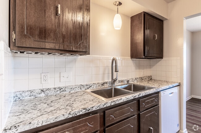2BR, 1BA - 900SF - Kitchen - Heritage Ridge Apartments