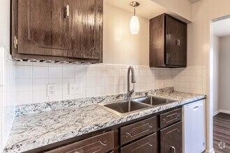 2b, 1b - Kitchen - Renovated - Heritage Ridge Apartments