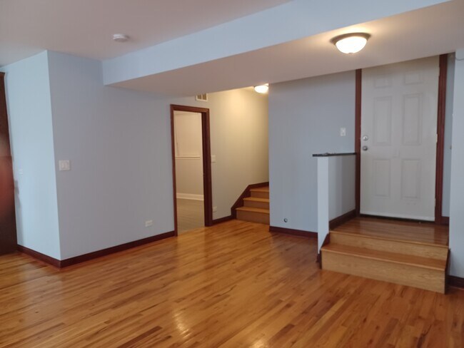 Building Photo - 5741 N Kimball Ave