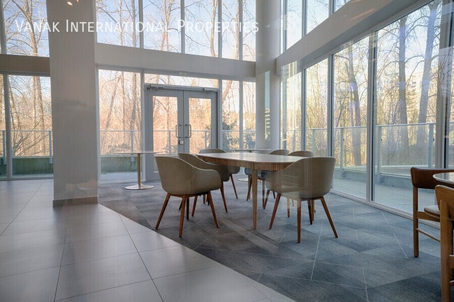Building Photo - PANORAMIC VIEWS | LUXURY 1 BDRM + DEN at H...
