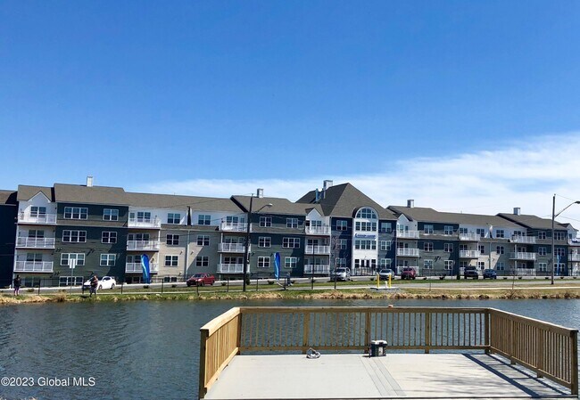 Foto del edificio - 180 Continental Ave