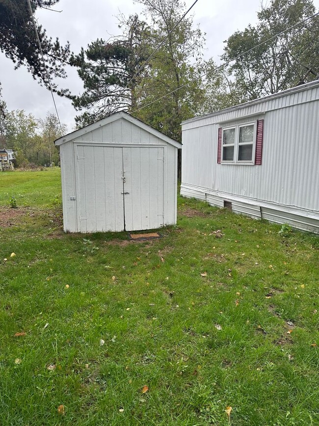 Building Photo - Willow Lane Estates