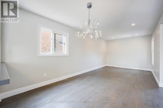 Building Photo - 16 Ecclestone Dr