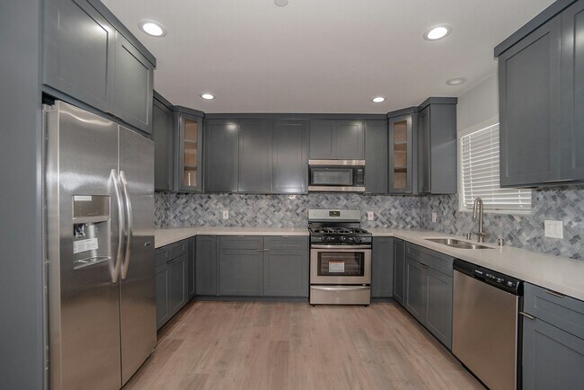 Building Photo - 7199 S La Cienega Blvd