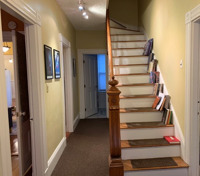 Staircase ( no access) - 16 Dresden St