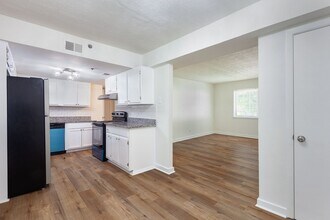 Building Photo - 641 Powder Springs St
