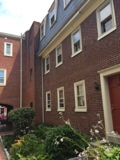 Building Photo - 772 S Front St