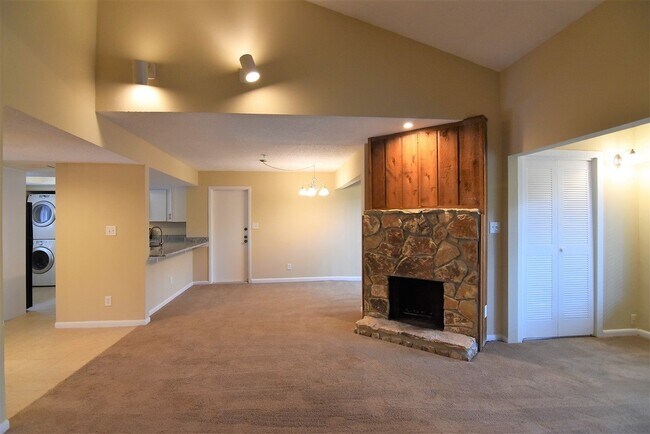 Foto del edificio - 3br 2ba Gated Community just south of DOWNTOWN ORLANDO!!!