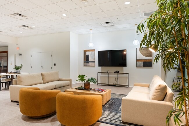 Building Photo - Miller and Rhoads Residences