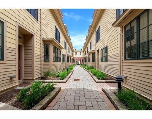 Primary Photo - 93 E Central St
