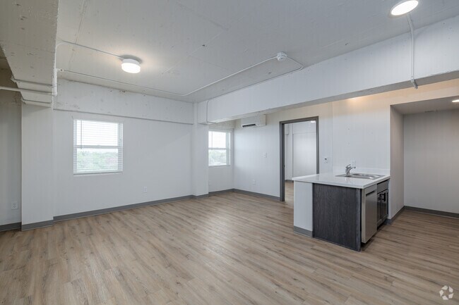 2BR, 1BA - 738SF - Sala de estar - Aya Tower