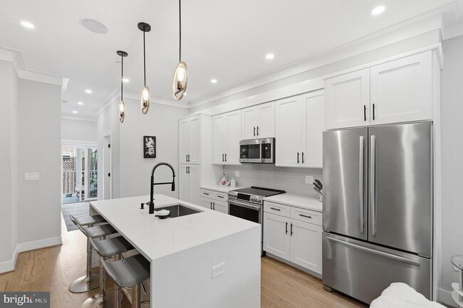 Building Photo - 1343 Otis Pl NW