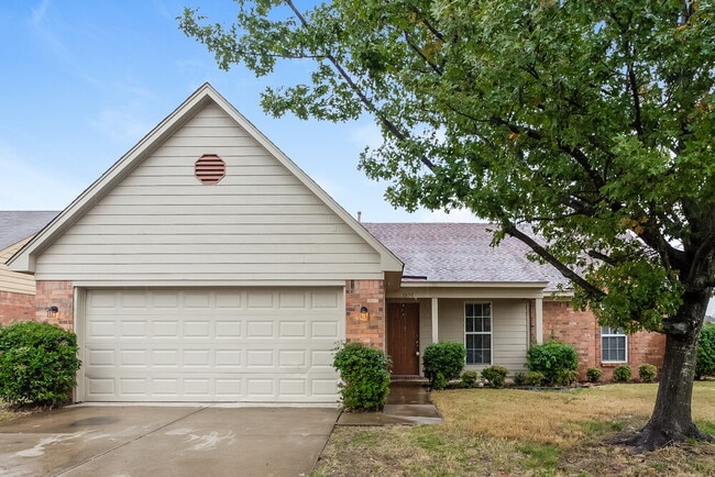 Building Photo - 1800 Sarah Ann Dr W
