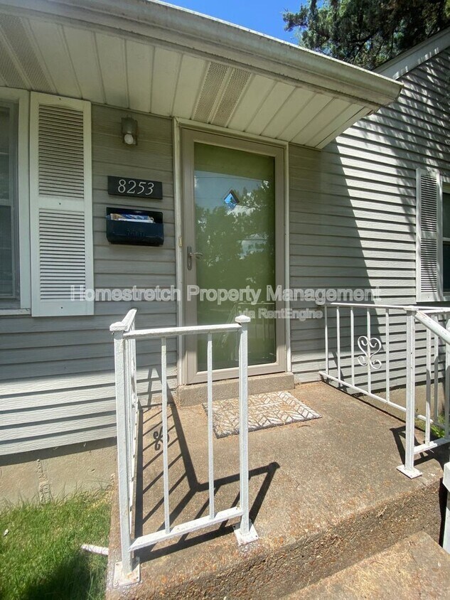 Foto del edificio - 8253 Frost Ave