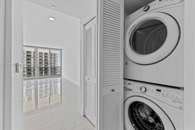 Building Photo - 488 NE 18th St