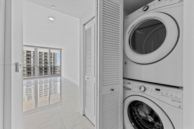 Foto del edificio - 488 NE 18th St