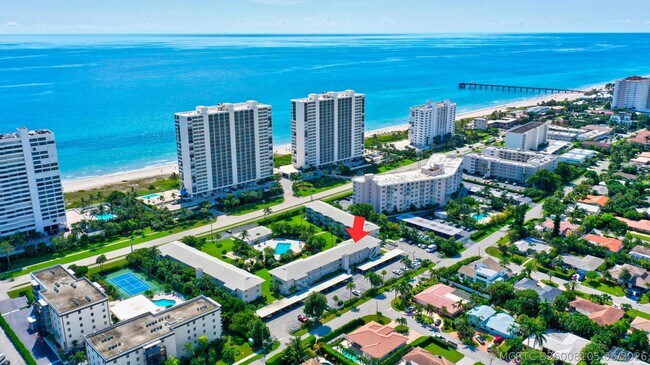 Foto del edificio - 2730 Banyan Rd