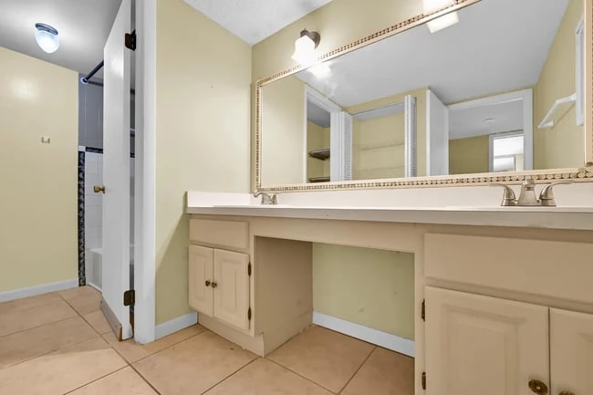 Building Photo - 1542 N Lawnwood Cir