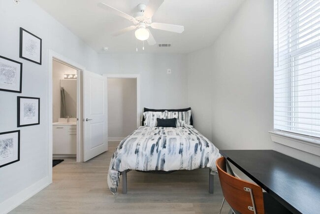 Bedroom - Buffalo at Arlington  