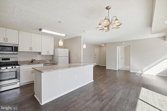 Foto del edificio - 12305 Braxfield Ct