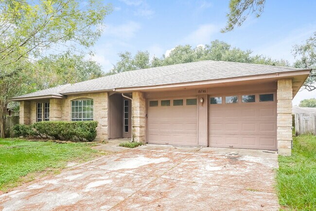 Foto del edificio - 16746 Summer Dawn Ln