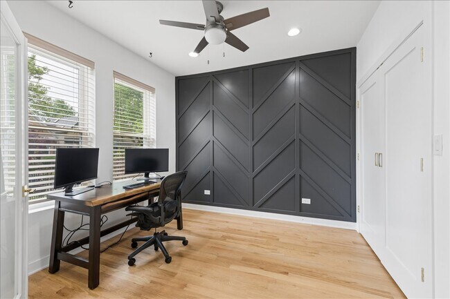 Foto del edificio - 3424 W Beach Ave
