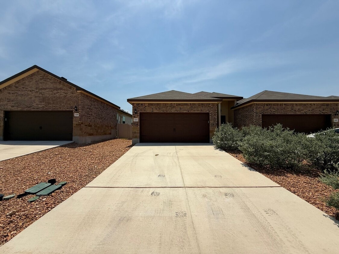 Primary Photo - 3bd 2ba Prime Location