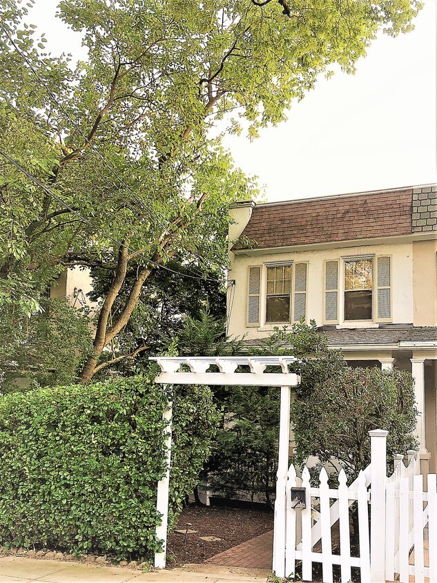 Foto principal - 5162 Fulton St NW