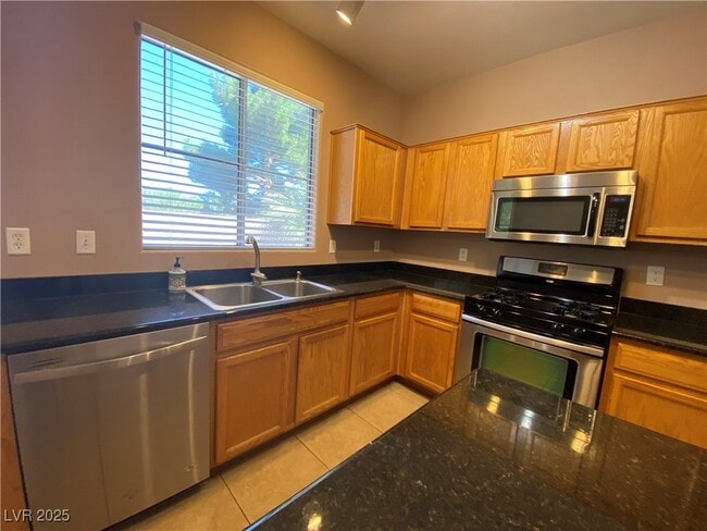 Foto del edificio - 5680 Arrow Tree St