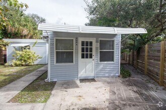 Building Photo - 808 N Palmway