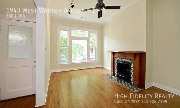 Foto del edificio - 1943 W Warner Ave