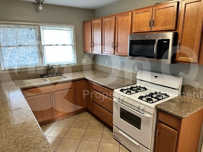 Foto del edificio - 1725 E Monte Vista Rd