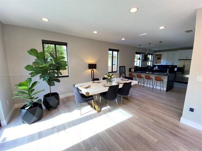Foto del edificio - 1299 SW 13th St