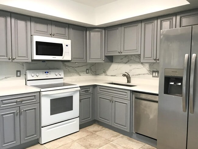 Foto del edificio - 2858 N Dixie Hwy