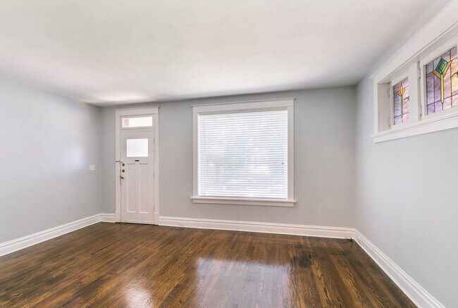 Building Photo - 4928 Sutherland Ave