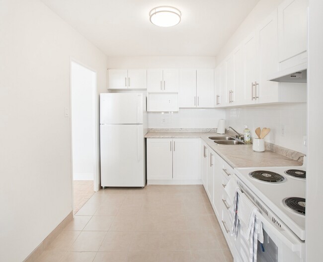 Building Photo - 1BD - FULLY RENOVATED  WITH AC -  PRIME ETOBICOKE