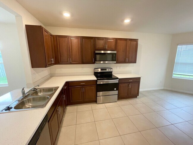 Foto del edificio - *NW Cape Coral* 3 Bedrooms * 2 Baths* 2 Ca...