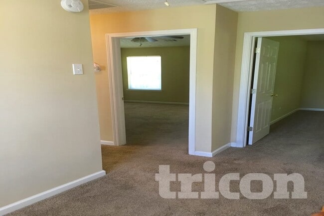 Building Photo - 553 Arbor Ridge Dr