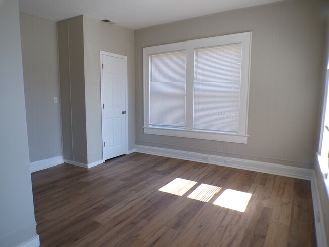 Building Photo - 1616 Fulton Ave SW
