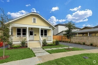 Building Photo - 2206 Gano St