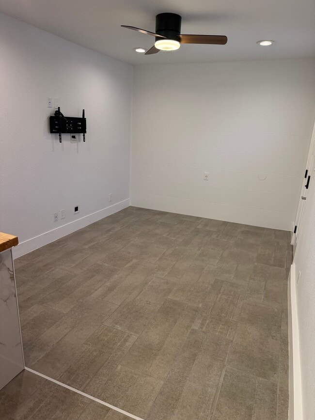 Building Photo - 765 Tobin Dr