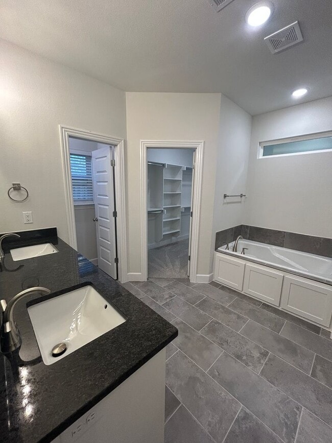 Foto del edificio - Beautiful Bentonville Home! 4 Bedrooms, 2....