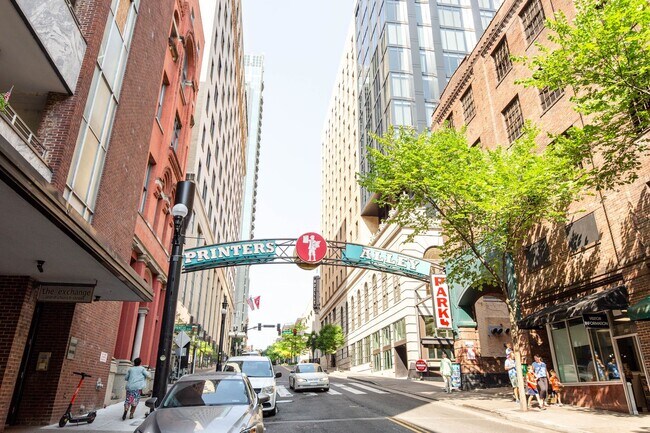 Building Photo - Stunning Downtown Condo