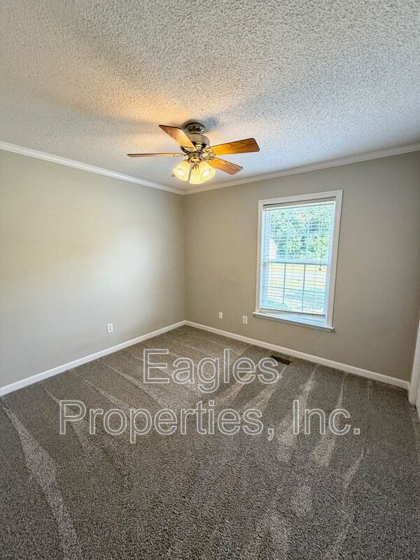 Foto del edificio - 513 Twin Creeks Dr