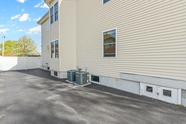 Building Photo - 80 Bradbury Ave