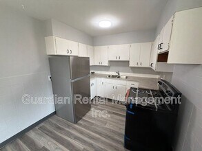 Building Photo - 140 Frederica St E